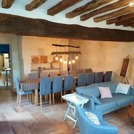 Logis Escale Vue Loire, Piscine Semi-troglodyte Villa *