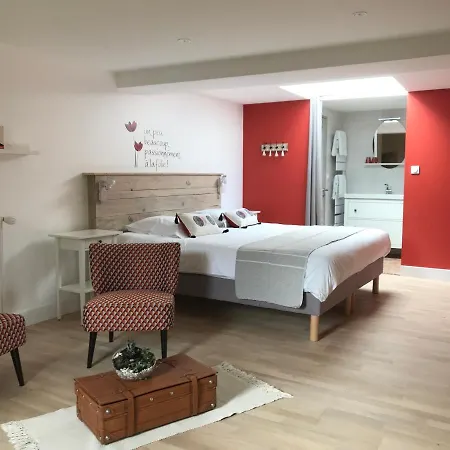 Logis Escale - Grand Gite, Piscine Villa Treves-Cunault