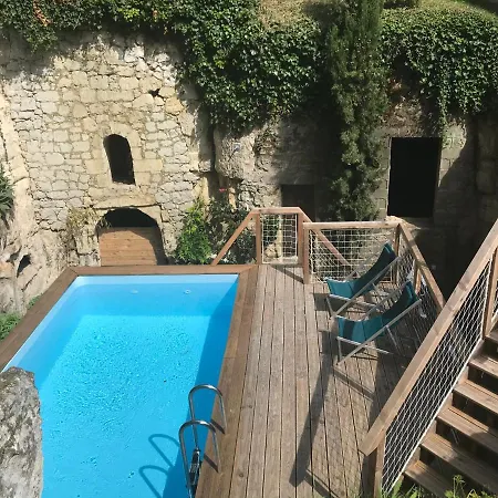 Logis Escale Vue Loire, Piscine Semi-troglodyte *